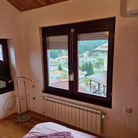 Dilyanka Stokite فيلة Stoykite