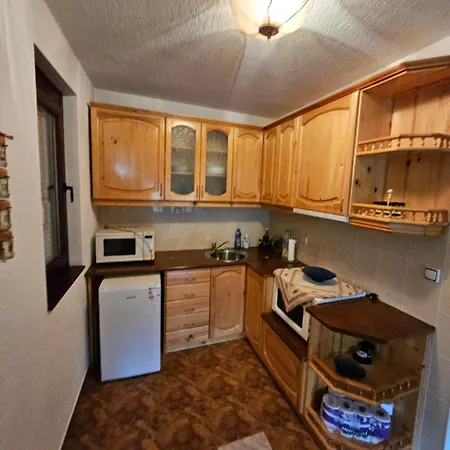 فيلة Dilyanka Stokite