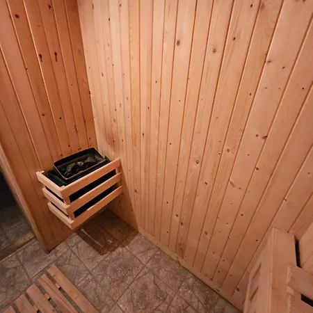 فيلة Dilyanka Stokite